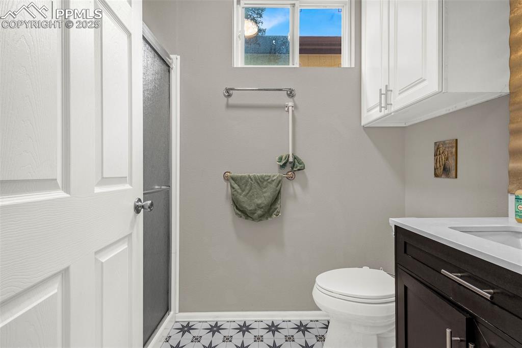 Image 32 of 49: Bathroom