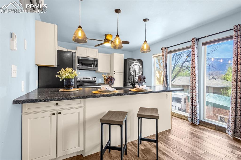 Image 43 of 49: Kitchen