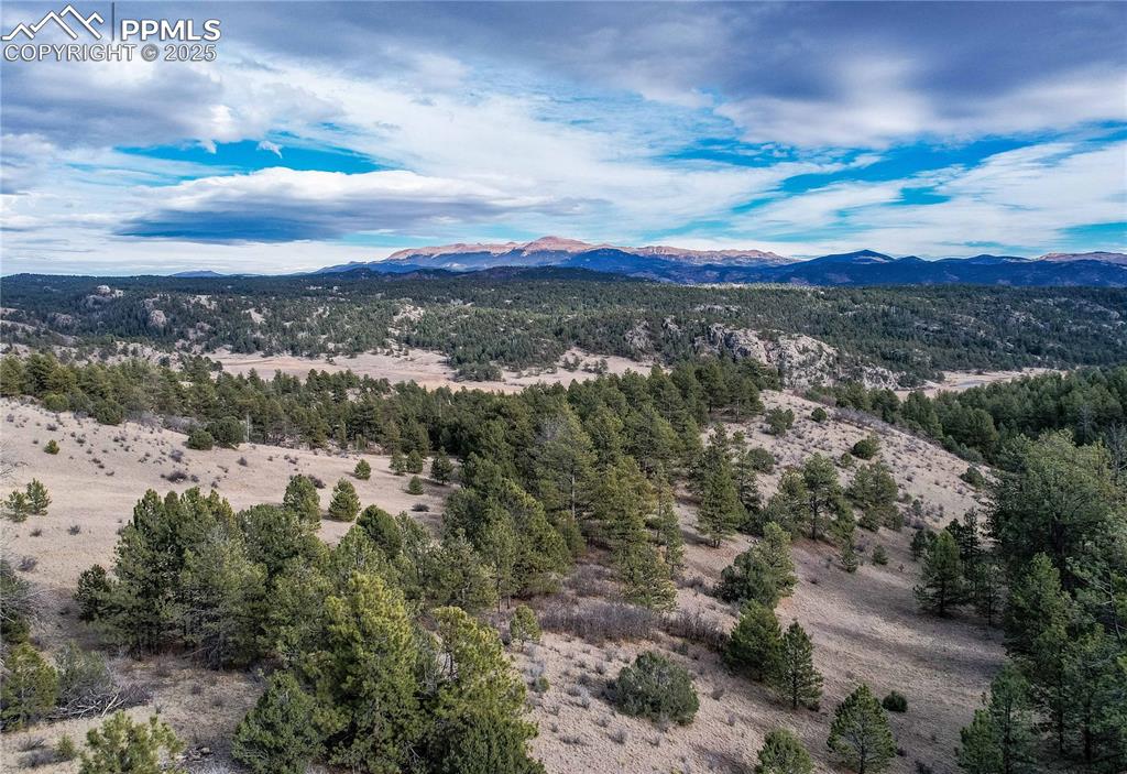 Image 16 of 22: View of mountain background