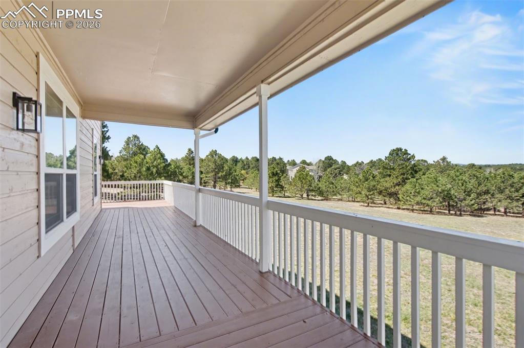 Image 40 of 48: Deck