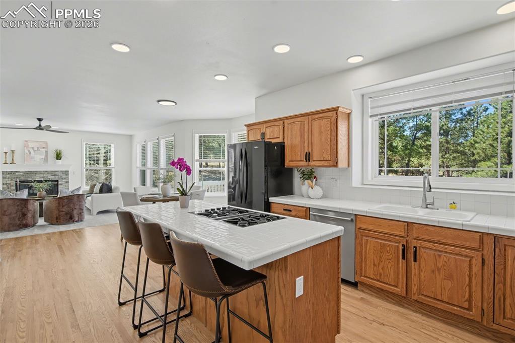 Image 9 of 48: Kitchen