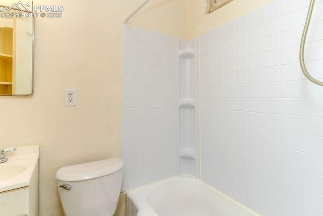 Image 10 of 38: Bathroom