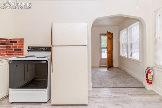 Image 16 of 38: Kitchen