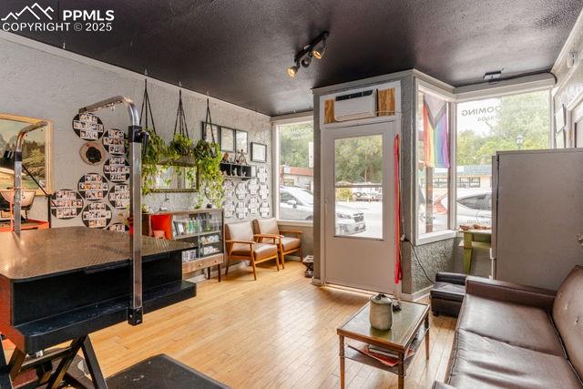 Image 20 of 38: Sitting Room