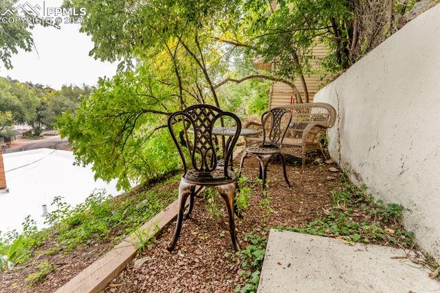 Image 27 of 38: Yard