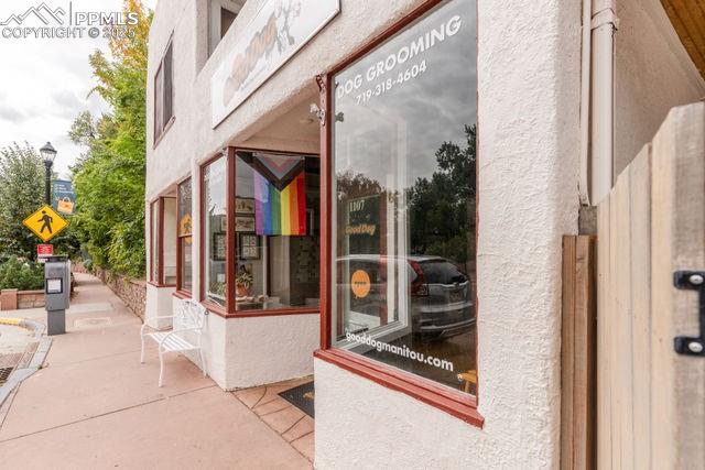 Image 28 of 38: Patio