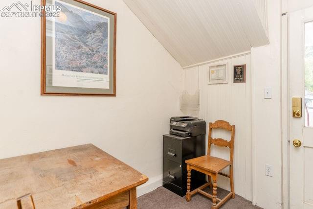 Image 29 of 38: Office