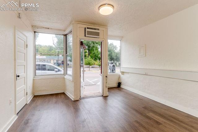 Image 4 of 38: Entry