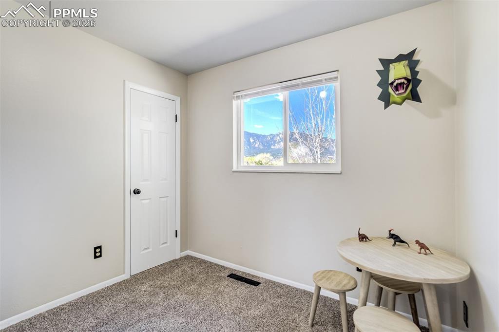 Image 17 of 33: Bedroom