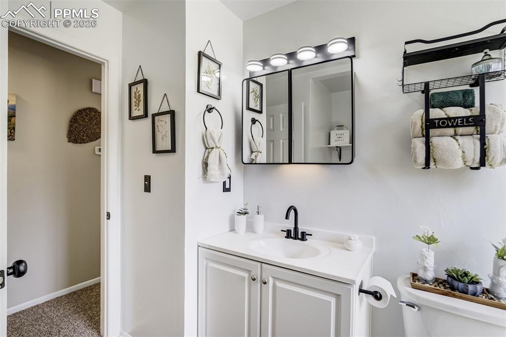 Image 25 of 33: Bathroom