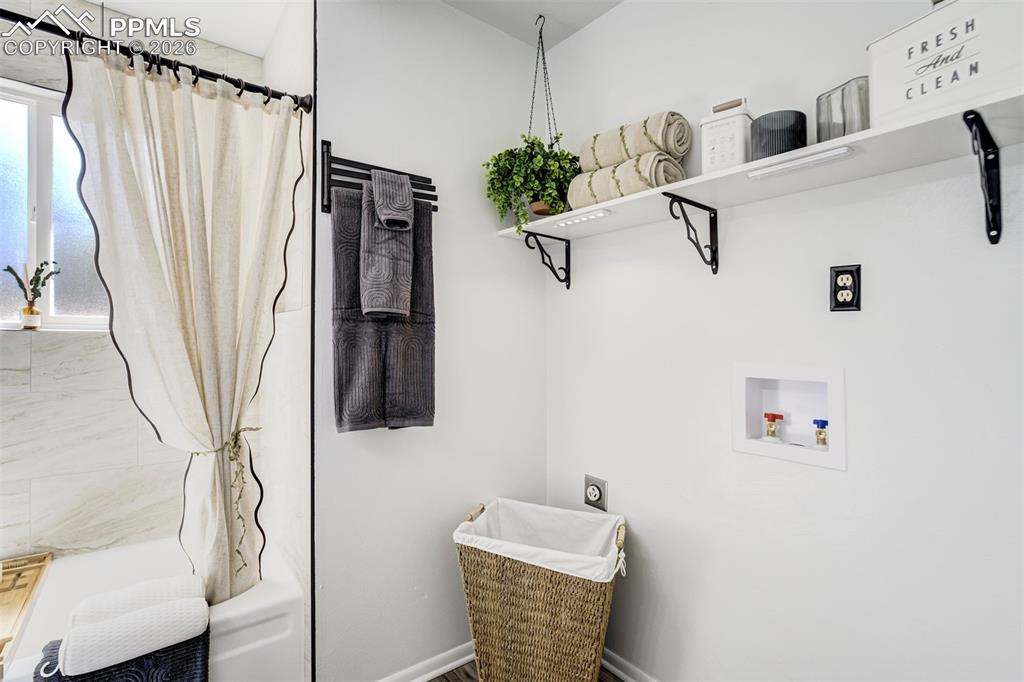 Image 26 of 33: Bathroom