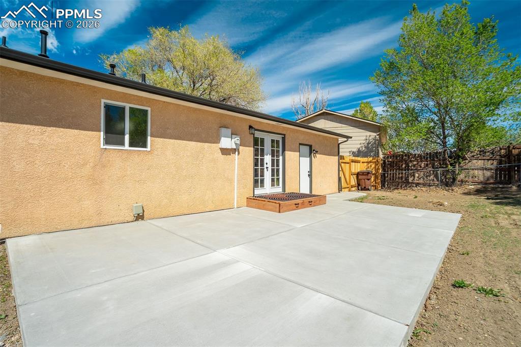 Image 29 of 33: Back of Structure