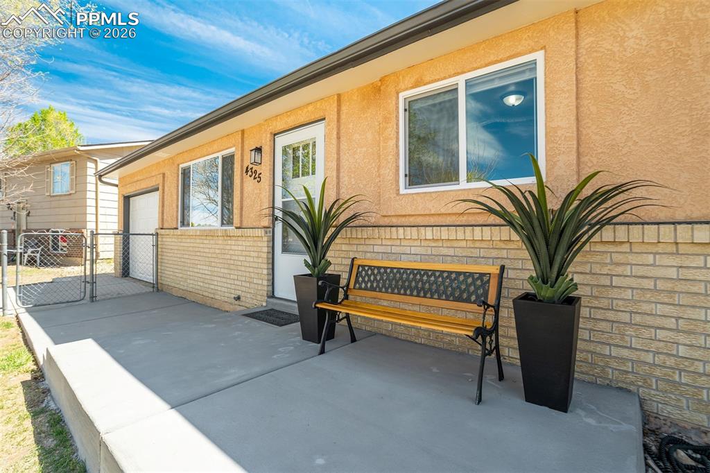 Image 3 of 33: Entry