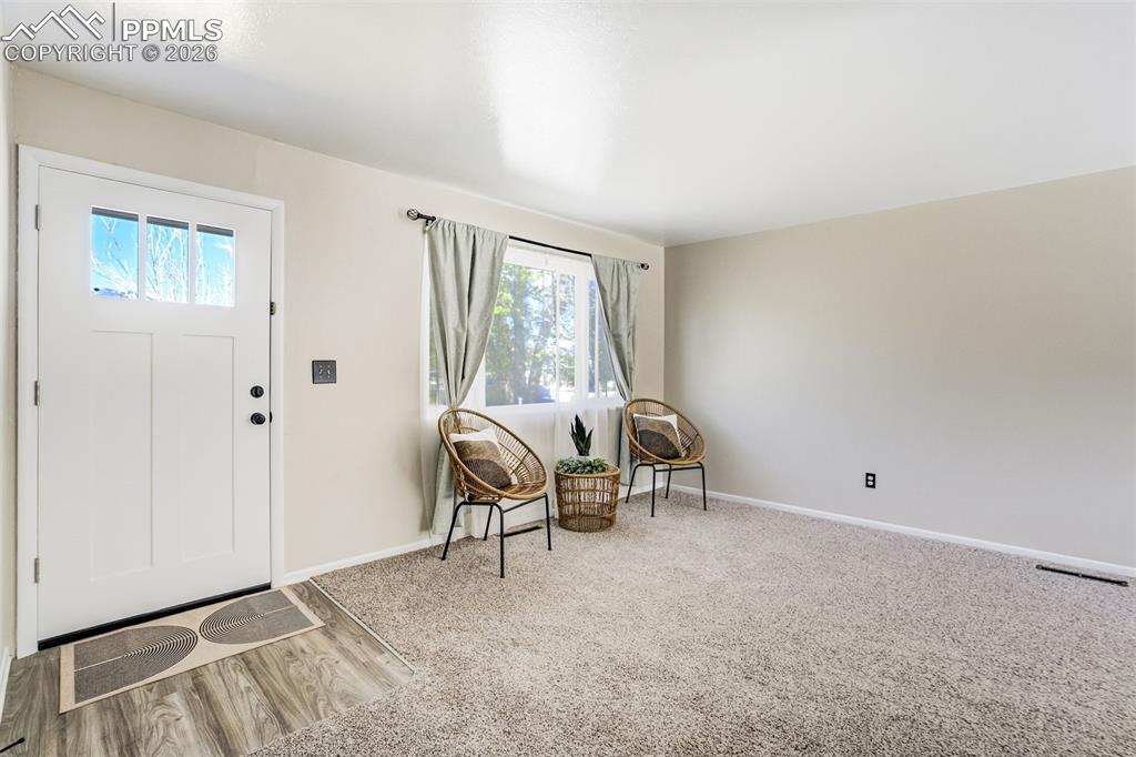 Image 6 of 33: Entry