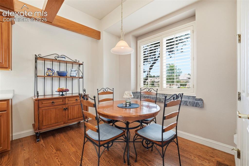 Image 16 of 46: Dining Area