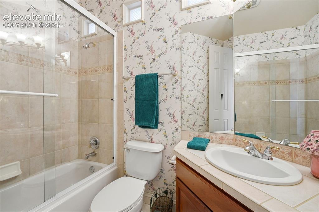 Image 28 of 46: Bathroom