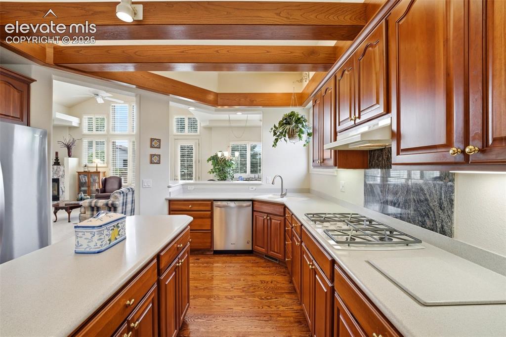 Image 3 of 46: Kitchen