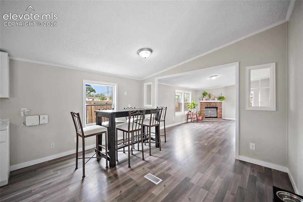 Image 10 of 34: Dining Area