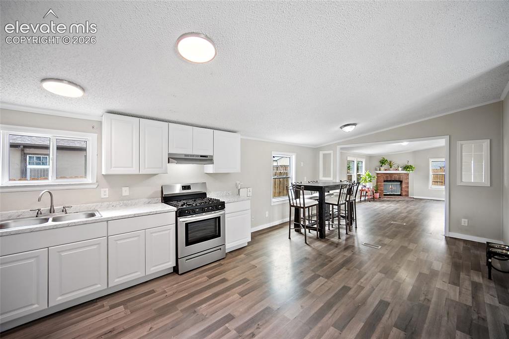 Image 9 of 34: Kitchen