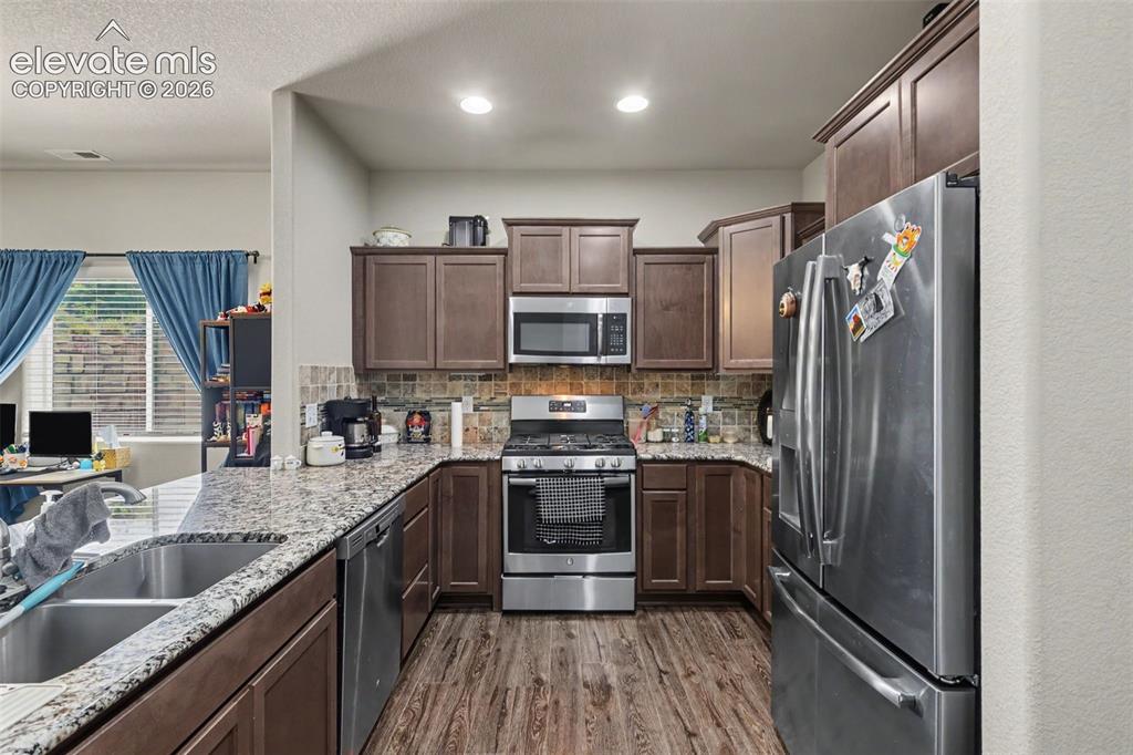 Image 11 of 26: Kitchen