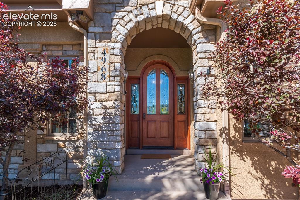 Image 9 of 50: Exterior entry