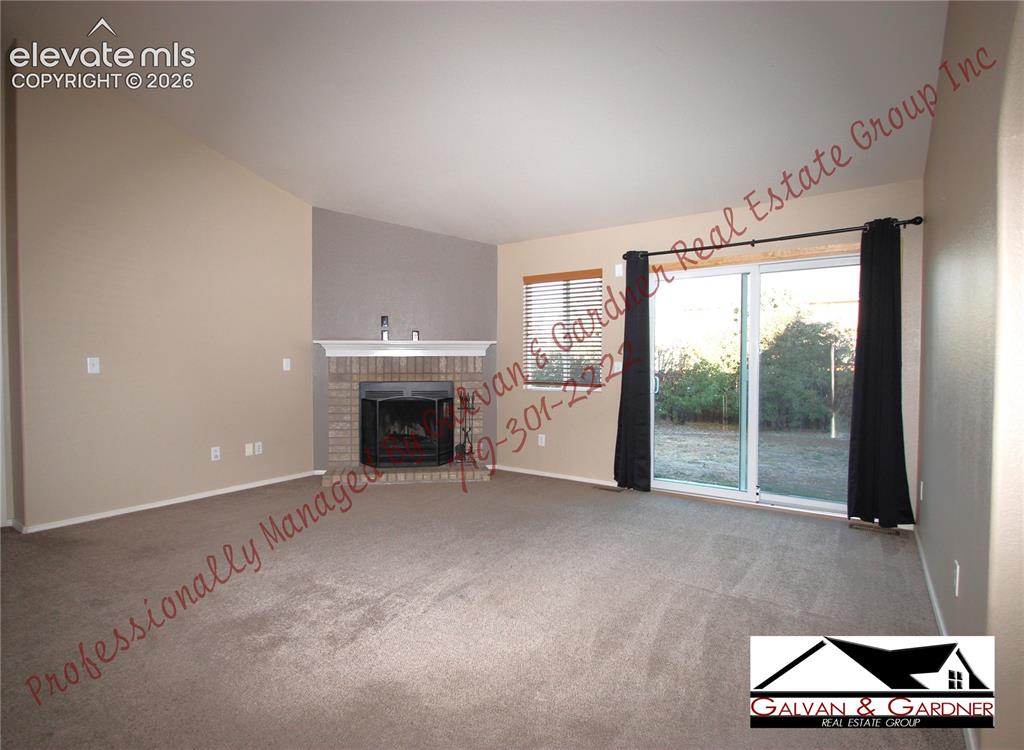 Image 11 of 31: Living Room