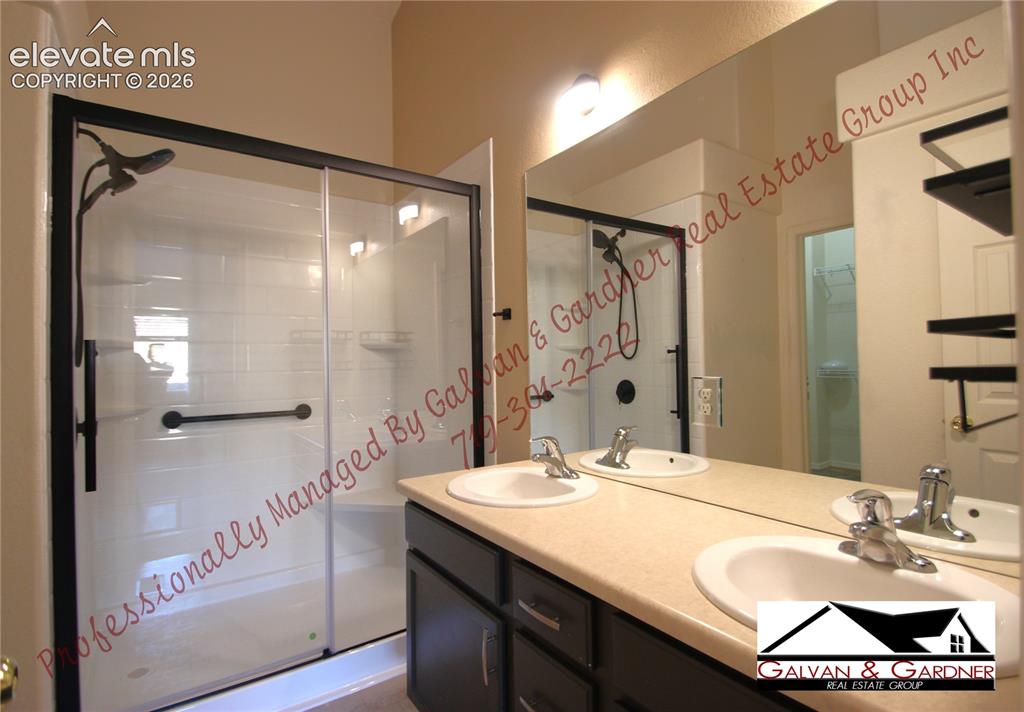 Image 17 of 31: Bathroom