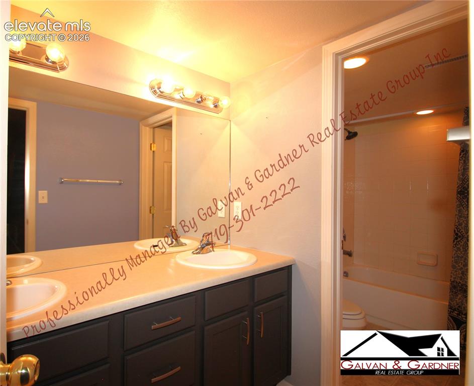 Image 29 of 31: Bathroom