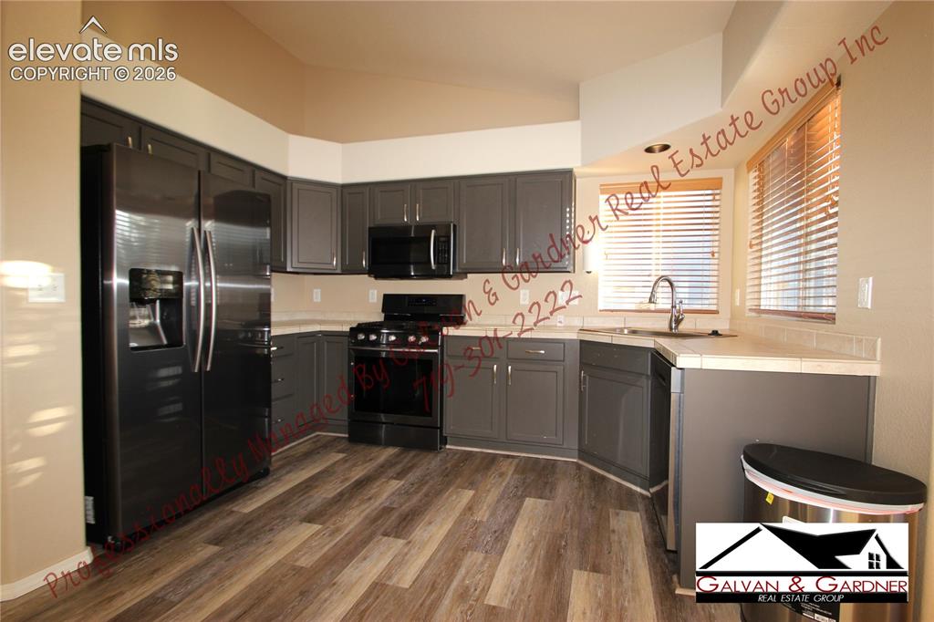 Image 5 of 31: Kitchen