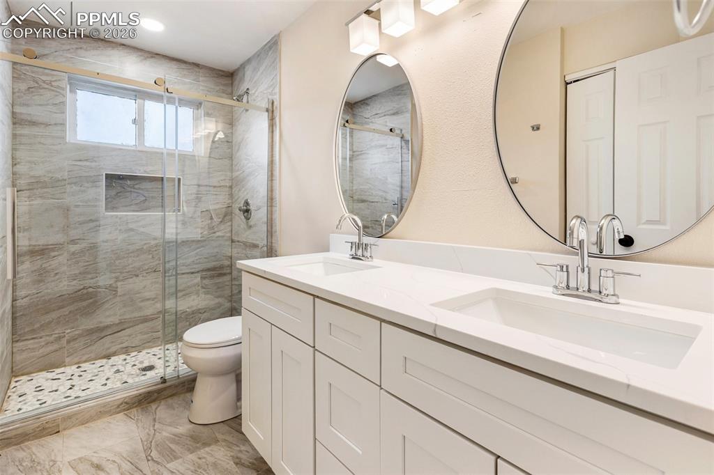 Image 15 of 35: Bathroom