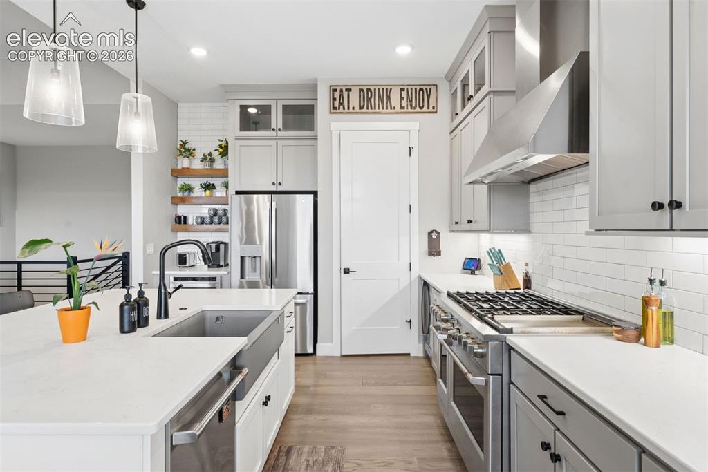 Image 16 of 47: Kitchen