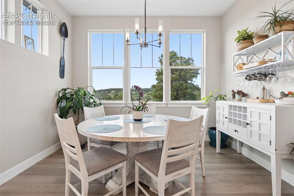 Image 17 of 47: Dining Area