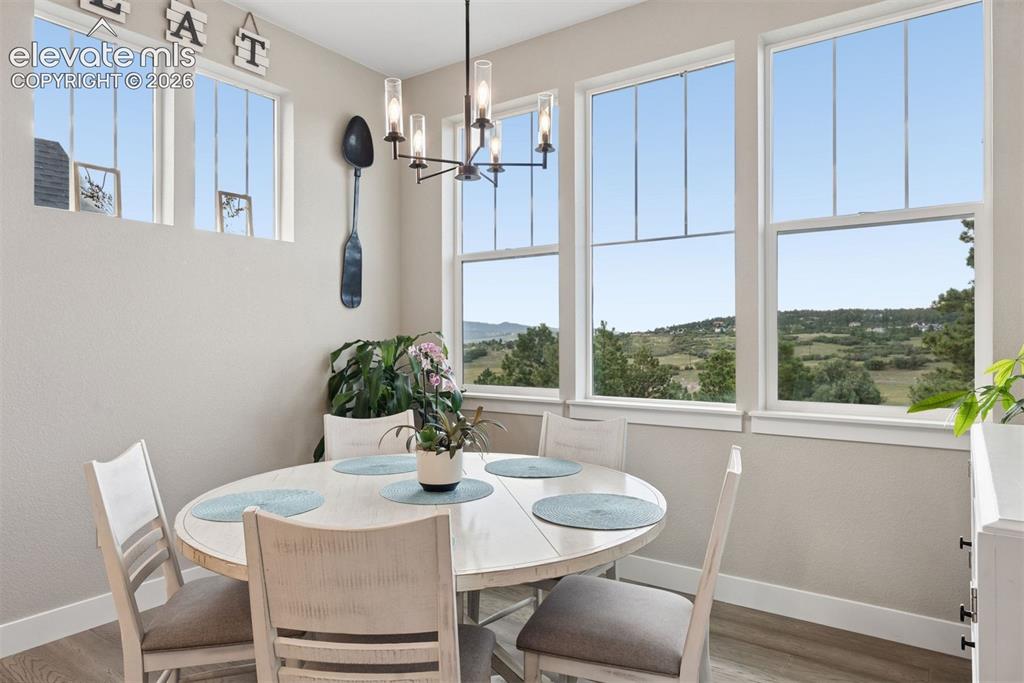 Image 18 of 47: Dining Area