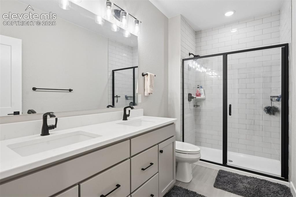 Image 40 of 47: Bathroom