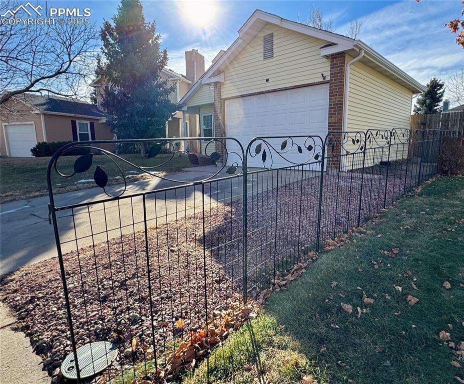 Image 2 of 39: Side of Structure