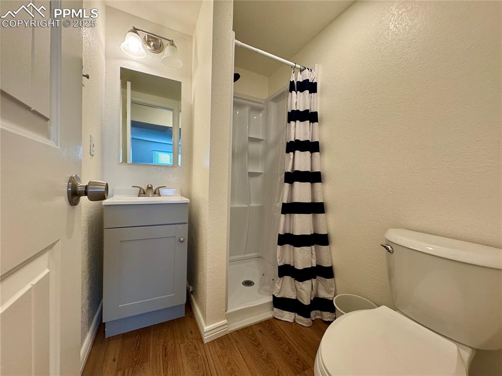 Image 28 of 39: Bathroom