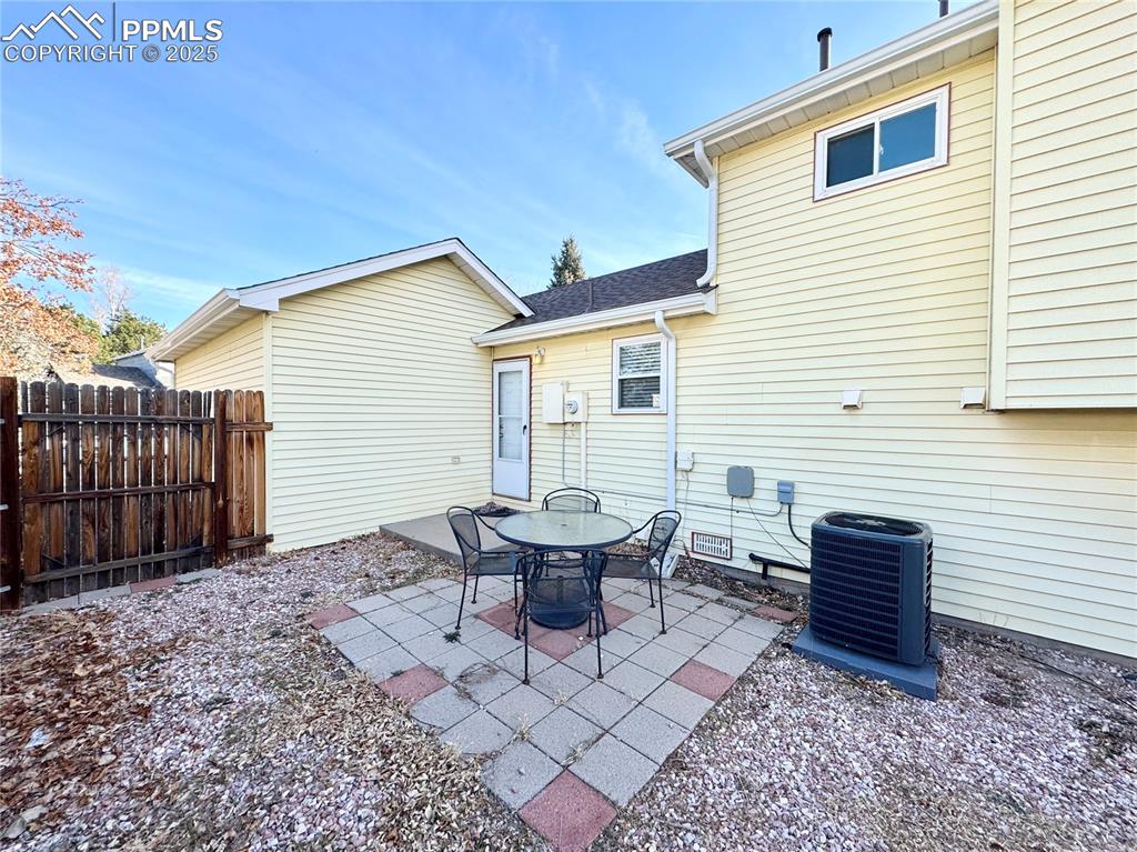 Image 32 of 39: Back of Structure