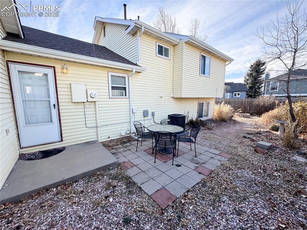 Image 33 of 39: Back of Structure