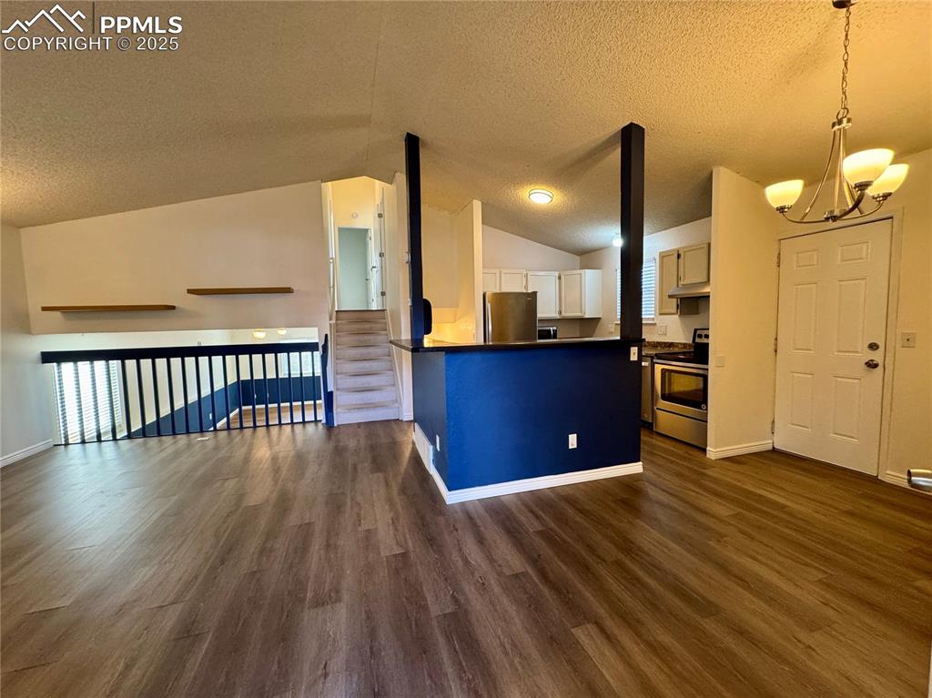 Image 5 of 39: Kitchen