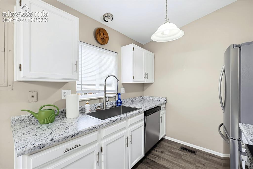 Image 10 of 35: Kitchen