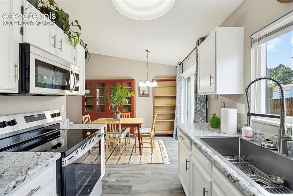Image 11 of 35: Kitchen