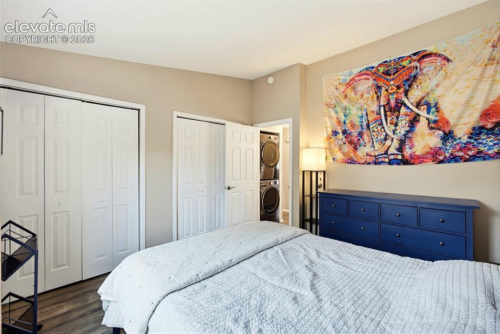 Image 15 of 35: Bedroom