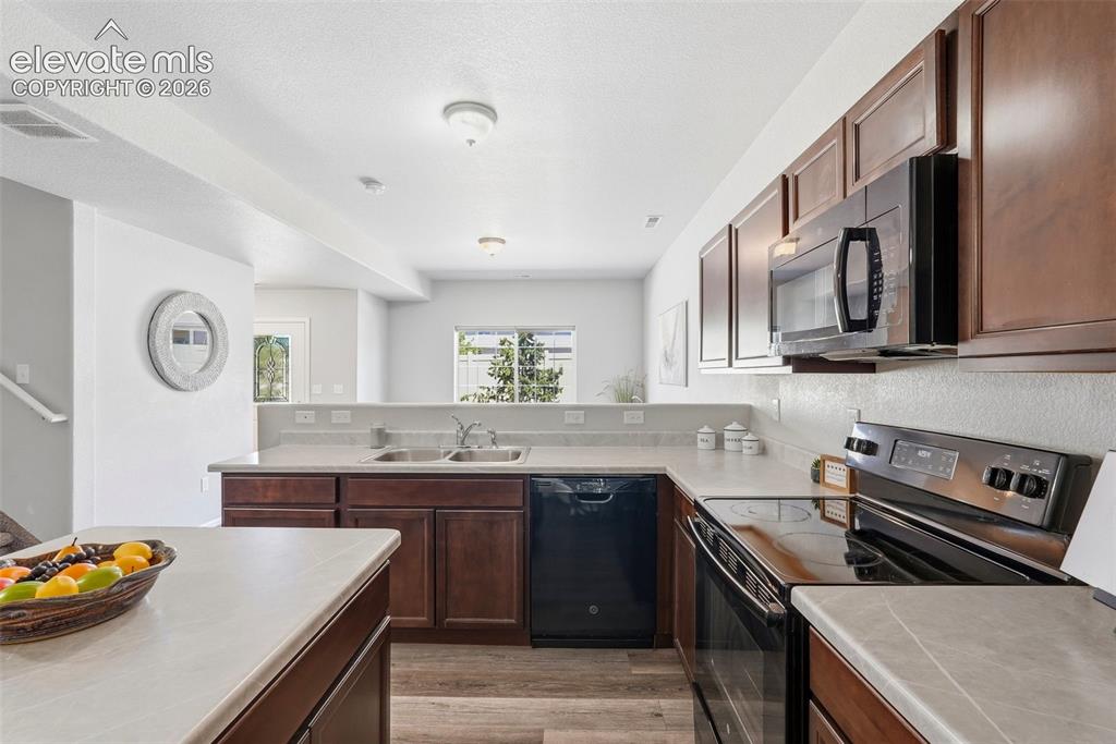 Image 13 of 38: Kitchen