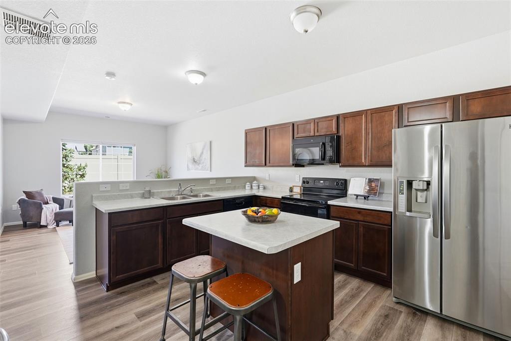Image 15 of 38: Kitchen