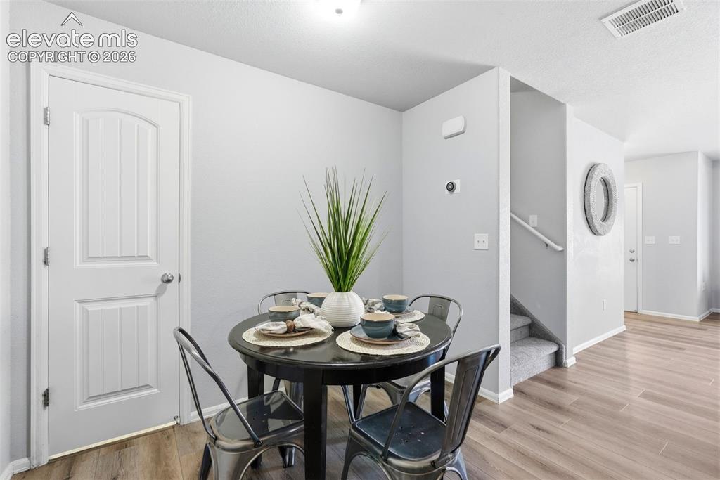 Image 17 of 38: Dining Area