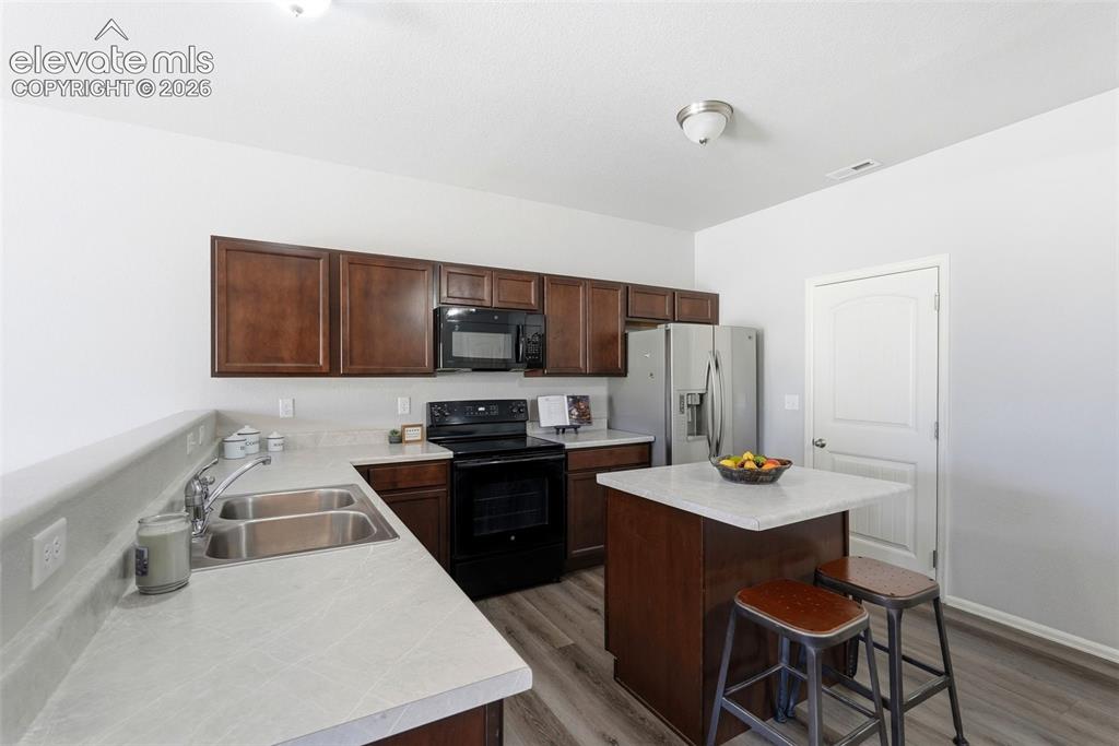 Image 9 of 38: Kitchen