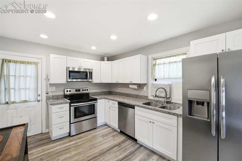Image 9 of 37: Kitchen