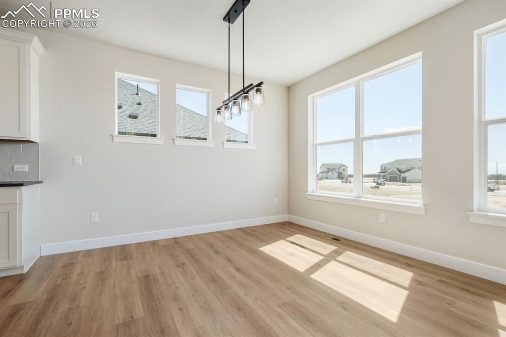Image 10 of 27: Dining Area