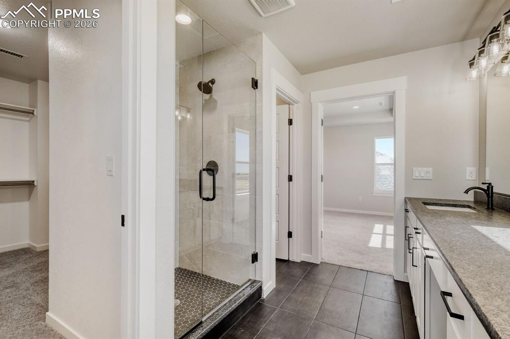 Image 20 of 27: Bathroom