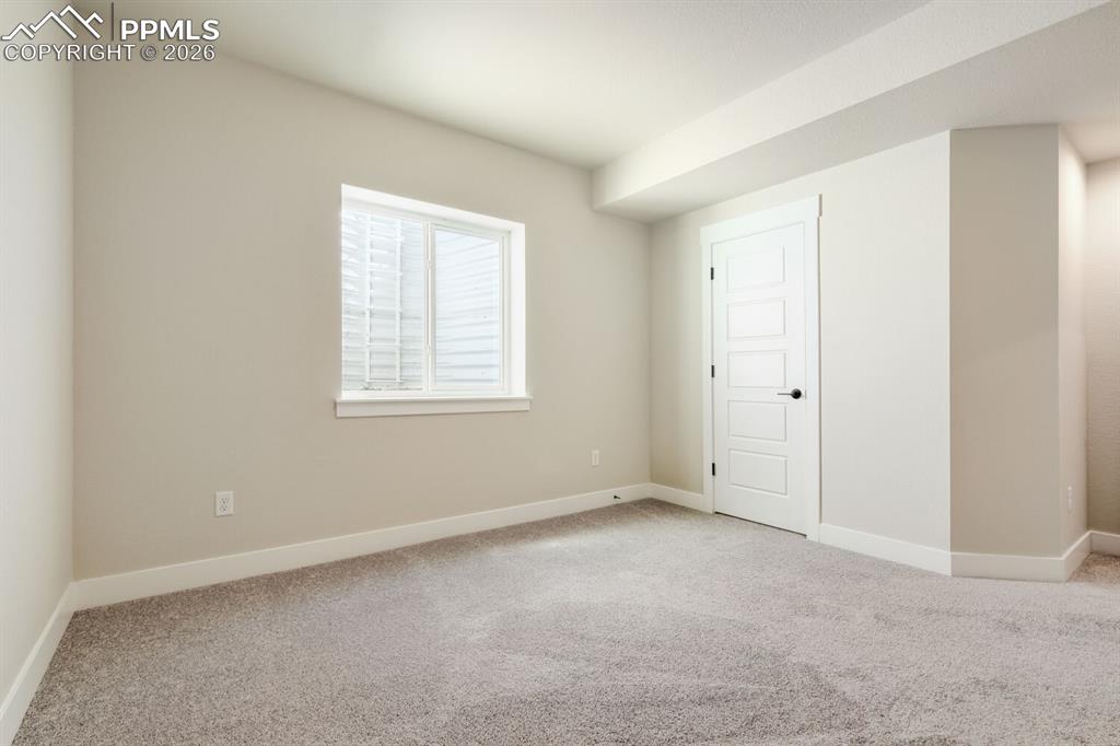 Image 22 of 27: Bedroom